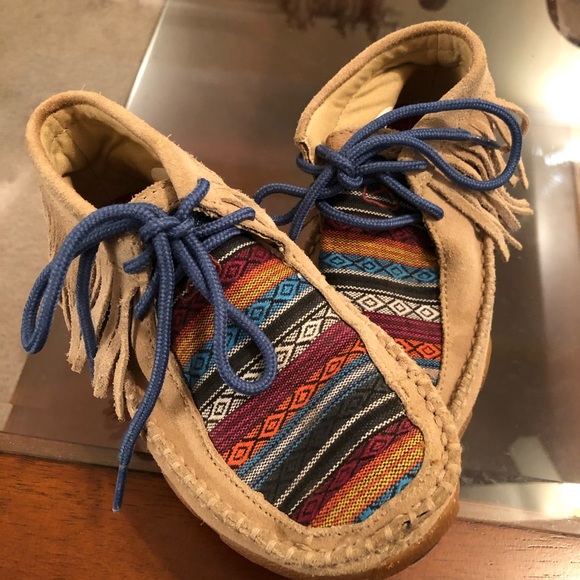 twisted x fringe mocs